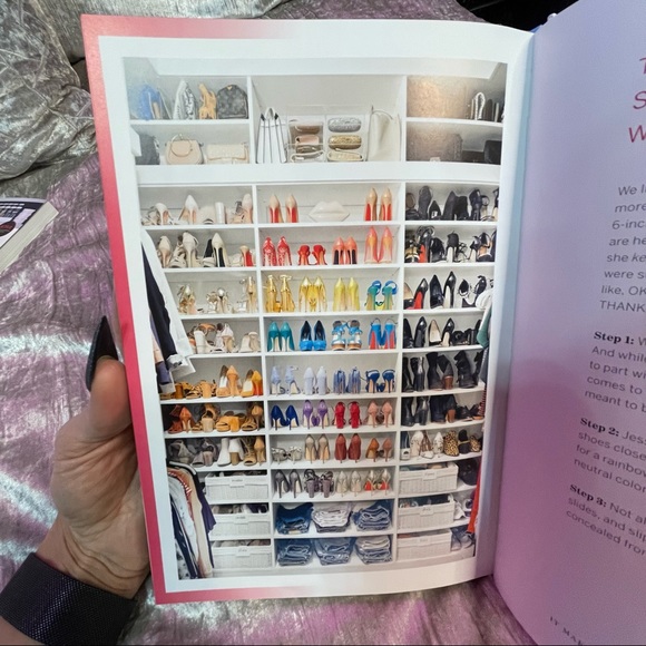 The Home Edit Book. Known from Netflix. 

Home Organizing 

Brand New - Picture 3 of 3